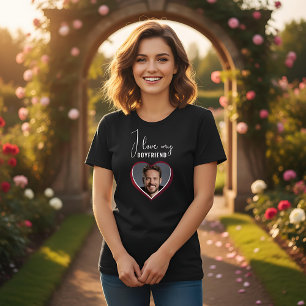 私は私のボーイフレンドハート写真女性が大好き Tシャツ
