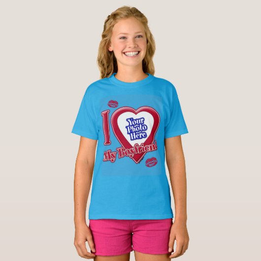 私は私のボーイフレンド写真赤いハートキスティール（緑がかった色） Tシャツ (正面フル)