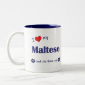 私は私のマルタを愛します(メス犬) ツートーンマグカップ (左)