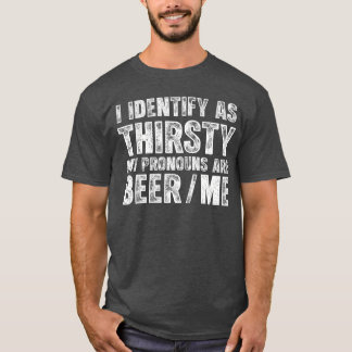 私は私の代名詞がBeerMe Vintaであるかどうか喉が渇いているように識別する Tシャツ