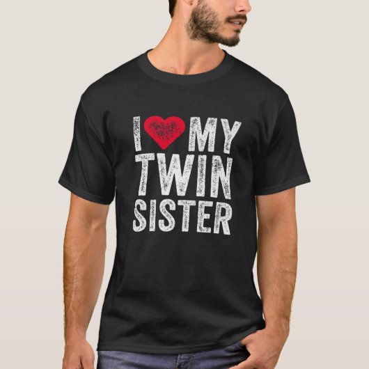 私は私の双子の妹の赤いハートおもしろいRが好き Tシャツ (正面)
