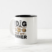 私は私の夕食を探すクラム掘り ツートーンマグカップ (正面左)
