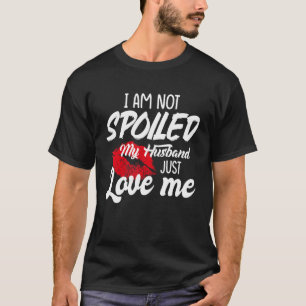 私は私の夫を愛しているだけで台無しではないカップルVal Tシャツ