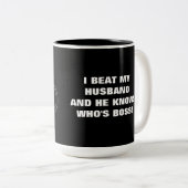 私は私の夫を打ちました ツートーンマグカップ (正面右)