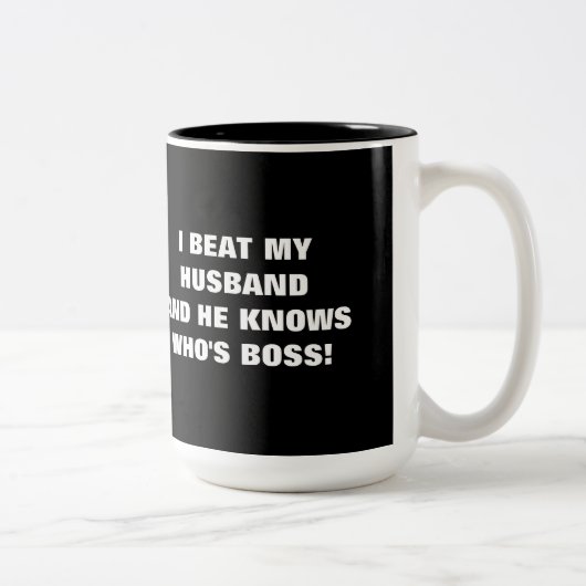 私は私の夫を打ちました ツートーンマグカップ (右)