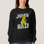 私は私の女性が好きで、私は私のビールのジューシーとぼんやりが好きだ スウェットシャツ (正面)