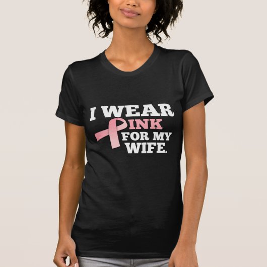 私は私の妻の乳癌の認識度のためのピンクを身に着けています Tシャツ (正面)