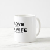 私は私の妻をマグをゴルフをすることを行くことを許可します私を愛します コーヒーマグカップ (正面右)