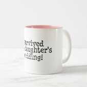 私は私の娘の結婚式を生き延びました ツートーンマグカップ (正面右)