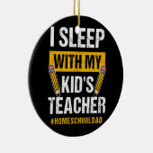 私は私の子供と一緒に寝る先生おもしろいホテルパパ セラミックオーナメント (右)