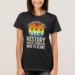 私は私の家族の歴史を研究する1 Tシャツ