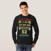 私は私の年齢の皮肉な52番目のバードを行う方法を知らない Tシャツ (正面フル)