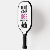 私は私の年齢の誕生日Gagを行う方法を知らない ピックルボールラケット (左)