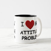 私は私の態度問題のマグを愛します ツートーンマグカップ (正面右)