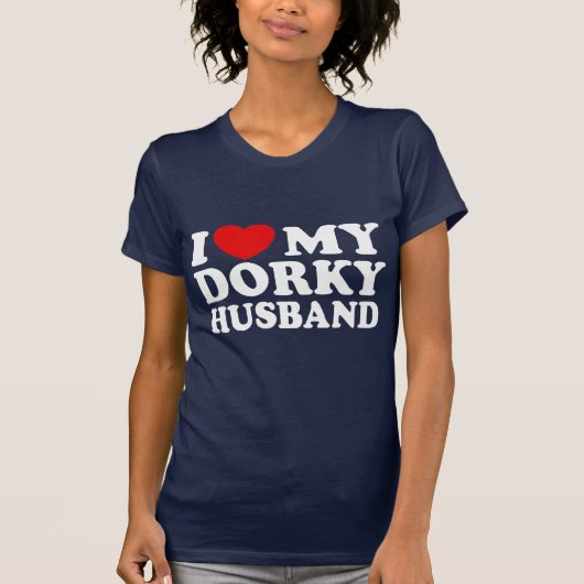 私は私の泥臭い夫が大好き Tシャツ (正面)