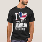 私は私の熱いアメリカのガールフレンドかわいいアメリカ国旗Heが大好き Tシャツ (正面)