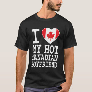 私は私の熱いカナダのボーイフレンドのカナダ国旗が大好き Tシャツ