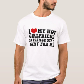 私は私の熱いガールフレンドが大好きなので、お願いしま遠くにす Tシャツ