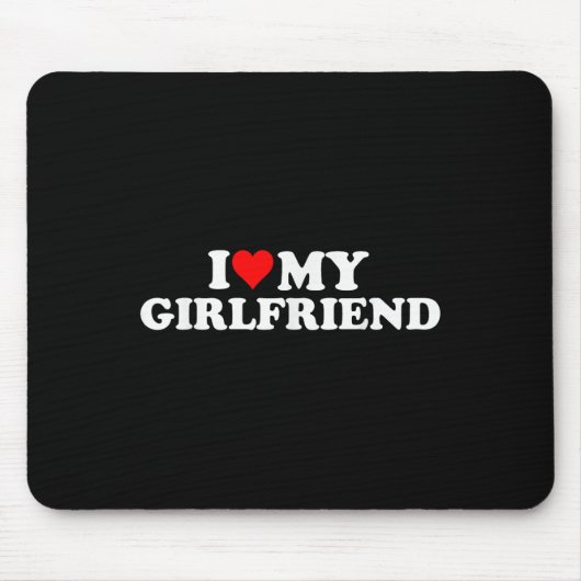 私は私の熱いガールフレンドが大好き私の熱いハート マウスパッド (正面)
