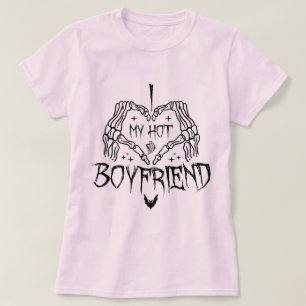 私は私の熱いボーイフレンドのハロウィーンスケルトンが大好おもしろい Tシャツ