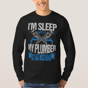 私は私の熱い配管工と寝ている Tシャツ