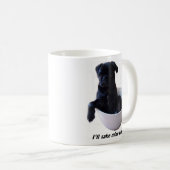 私は私の物に黒黒いパグのマグを取ります コーヒーマグカップ (正面右)