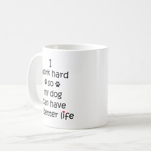 私は私の犬がより良い人生を持つことができるように懸命を働くギフト コーヒーマグカップ (正面左)