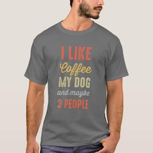 私は私の犬と3人の人が好きなコーヒおもしろいー Tシャツ (正面)