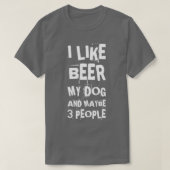 私は私の犬のビールが好きかもしれない3人のハンターおもしろい Tシャツ (デザイン正面)
