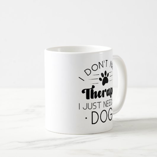 私は私の犬を必要とするセラピーを必要としない コーヒーマグカップ (正面右)
