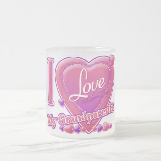 私は私の祖父母ピンク/紫が大好き – ハート フロストグラスマグカップ (中央)