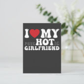 私は私の精神病ガールフレンドおもしろいが大好きハート インビテーションポストカード (スタンド正面)