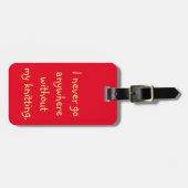 私は私の編み物なしでは決してどこでも行きません ラゲッジタグ (正面横)