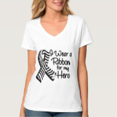 私は私の英雄のためのシマウマのリボンを身に着けています Tシャツ (正面)