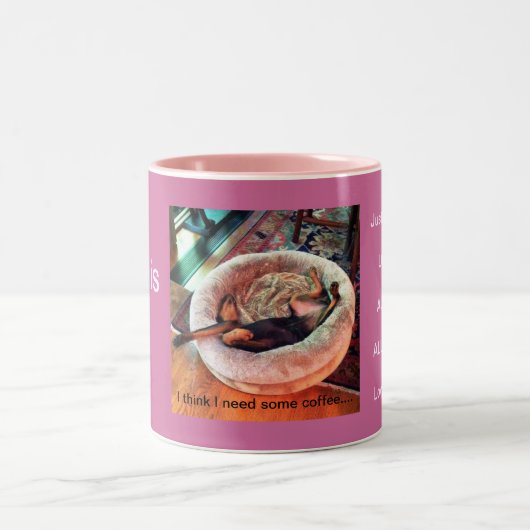 私は私を必要としますコーヒーを考えます ツートーンマグカップ (中央)