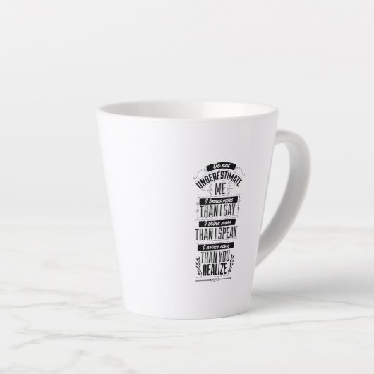 私は私を過小評価しないと言う以上に知っている カフェラテマグ (右アングル)