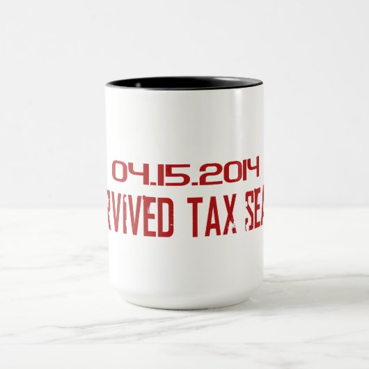 私は税の季節-コーヒー・マグ--を生き延びました マグカップ (中央)