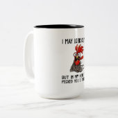 私は穏やかに見えるかもしれないが、私の頭の中で私はあなたに3 Tをつく ツートーンマグカップ (正面左)