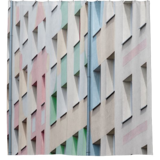 私は窓ガラスを隠してフォーカスするためにそれを撃つ シャワーカーテン (正面)