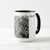 私は立川町の航空基地日本で生まれました マグカップ (正面右)