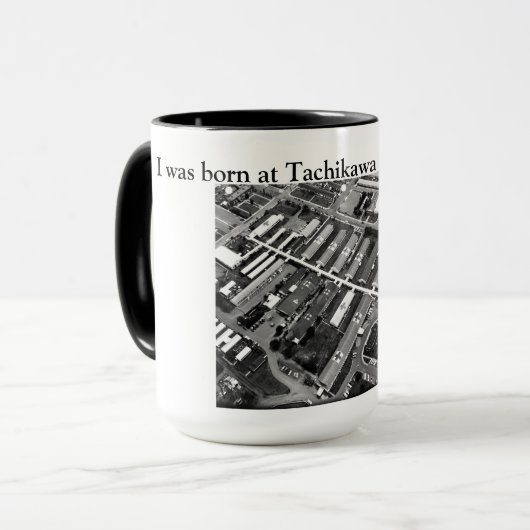 私は立川町の航空基地日本で生まれました マグカップ (正面左)