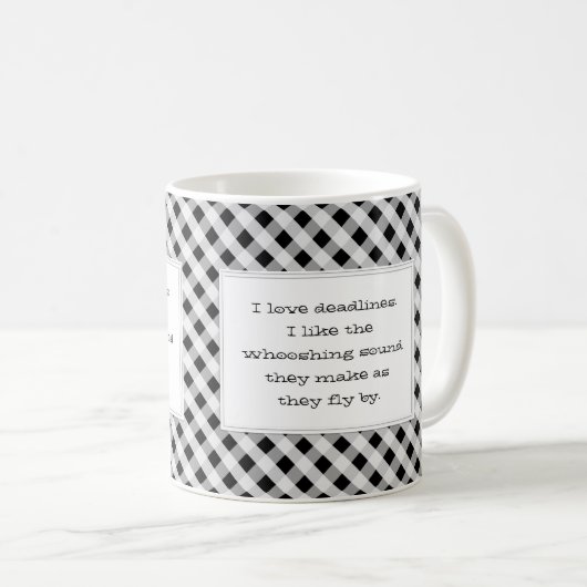 私は締切のおもしろいなオフィスを愛します コーヒーマグカップ (正面右)