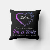 私は翼のある夫の妻の未亡人ではない クッション (裏面)