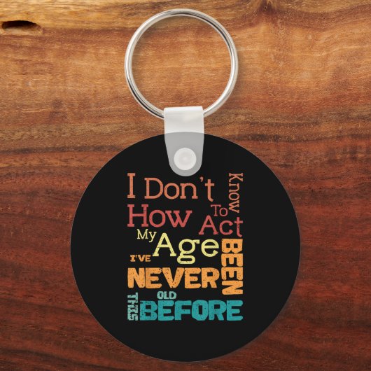私は老いた誕生日の振る舞い方がおもしろい分からない キーホルダー (正面)