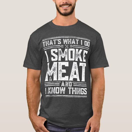 私は肉を吸い、私はBBQ喫煙者の事おもしろいを知っている Tシャツ (正面)
