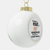私は肉汁食べを抜いてスパゲッティを食べない セラミックボールオーナメント (左)