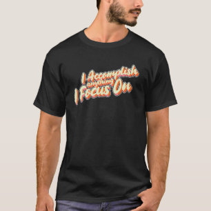 私は肯定マニアに焦点を当てるものは何でも成し遂げる Tシャツ