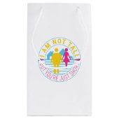 私は背が高くないが、あなたは短い スモールペーパーバッグ (裏面)