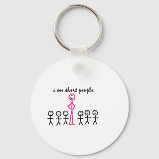 私は背の低い人を見る キーホルダー