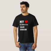 私は脳外科医のTシャツに所属している Tシャツ (正面フル)